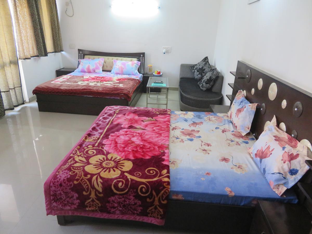 Guest house Nikunj Palace *
