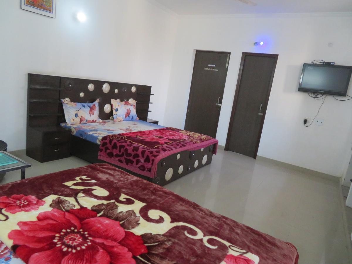 Guest house Nikunj Palace *
